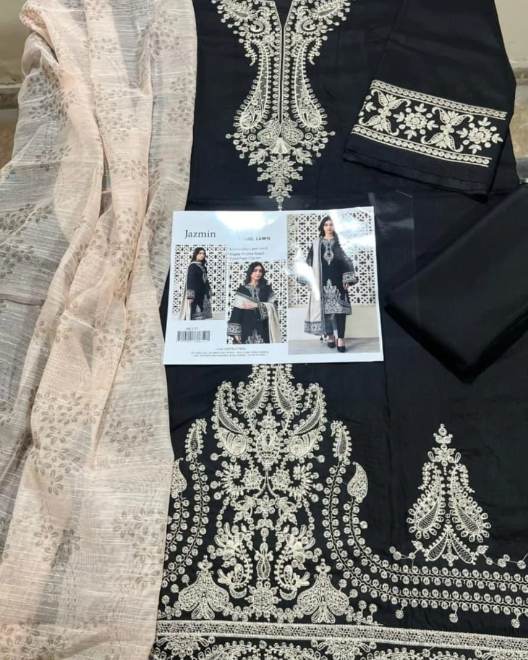 3PCS LAWN UNSTITCHED  EMBROIDERED SUIT